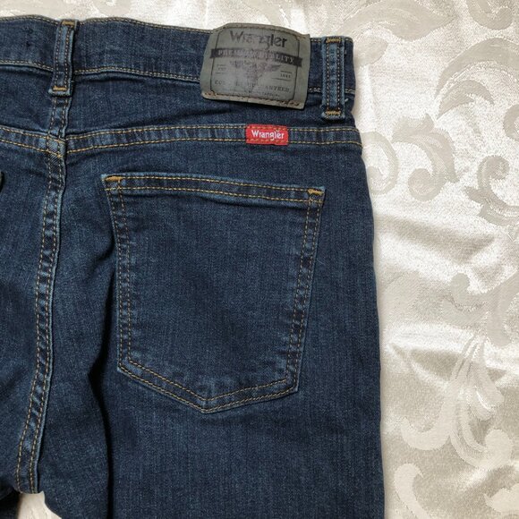 Wrangler Classic Straight Fit Jeans. Sz 16R. Adj. waistband. Like NEW Condition - Picture 3 of 9